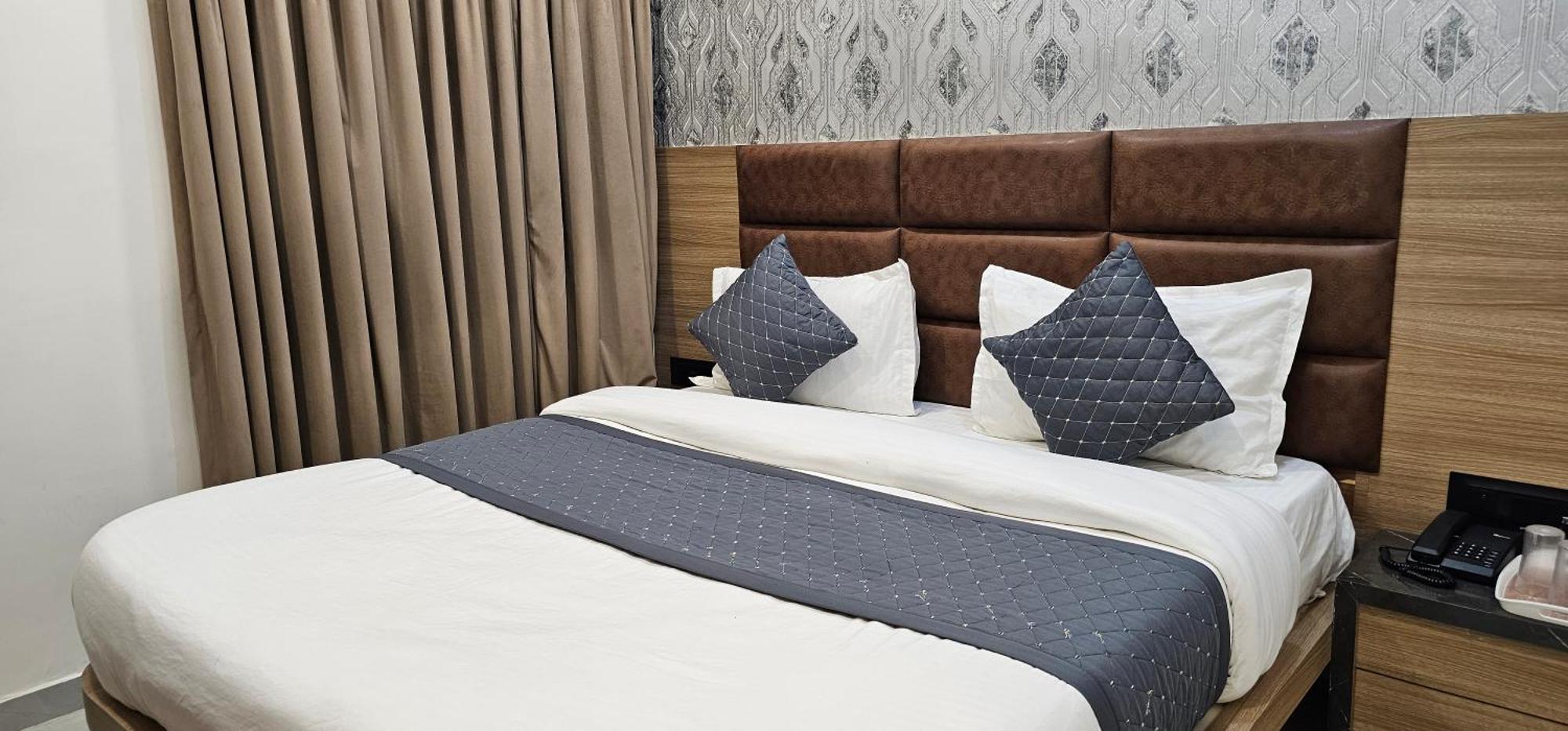 Hotel Allen 阿穆达巴 外观 照片